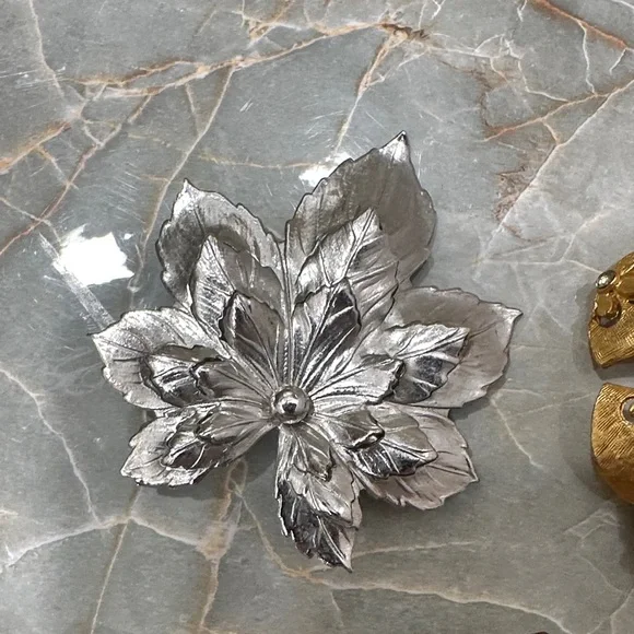 Set of 4 Vintage brooches - Picture 3 of 5